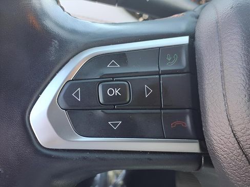 Used 2022 Jeep Compass Limited image 11