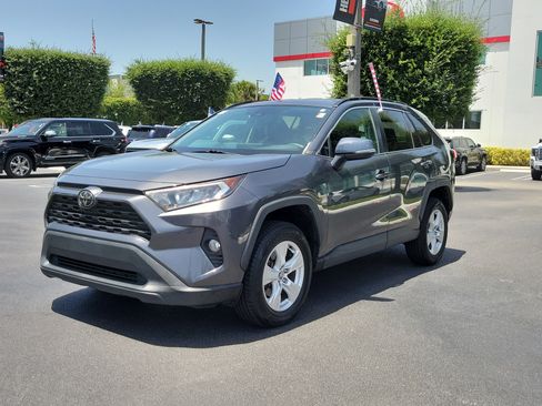 Used 2021 Toyota RAV4 XLE FWD image 6