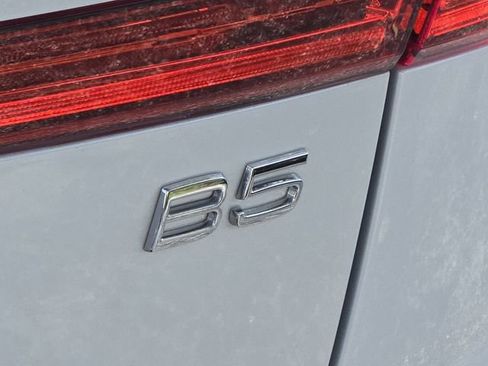 Used 2023 Volvo XC60 B5 Plus w/ Protection Package Premier image 9