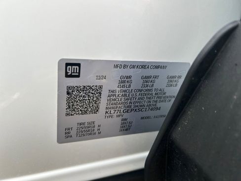 Used 2025 Chevrolet Trax RS w/ Sunroof Package FWD image 35