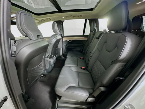 Used 2025 Volvo XC90 B5 Plus image 29