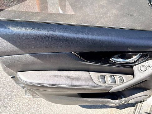 Used 2018 Nissan Rogue Sport SV w/ SV All-Weather Package AWD/4WD image 18