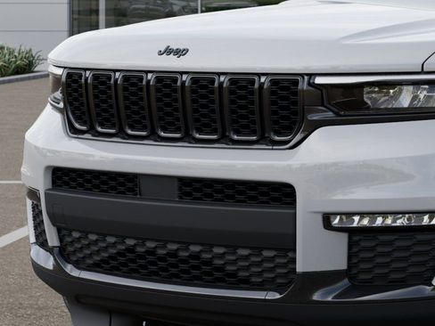 New 2025 Jeep Grand Cherokee L Limited w/ Black Appearance Package AWD/4WD image 11