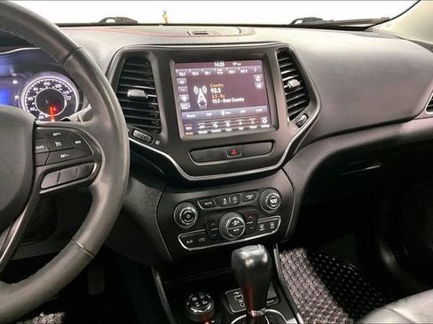 Used 2022 Jeep Cherokee Trailhawk w/ Sun & Sound Group image 9