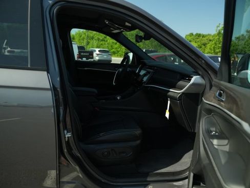 New 2026 Jeep Grand Cherokee L Limited AWD/4WD image 19