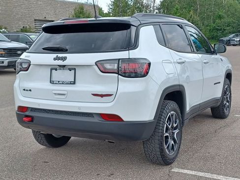Used 2025 Jeep Compass Trailhawk w/ Trailhawk Elite Group AWD/4WD image 4