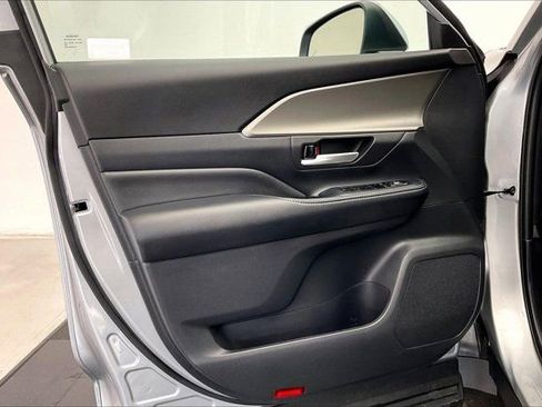 Used 2025 Toyota Grand Highlander AWD image 26