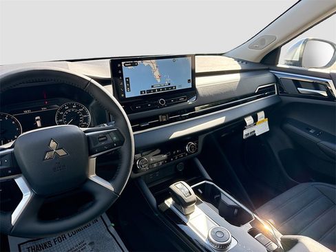 New 2026 Mitsubishi Outlander SE image 23