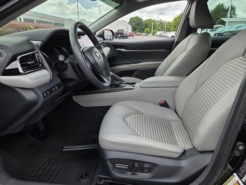 Used 2024 Toyota Camry SE FWD image 5