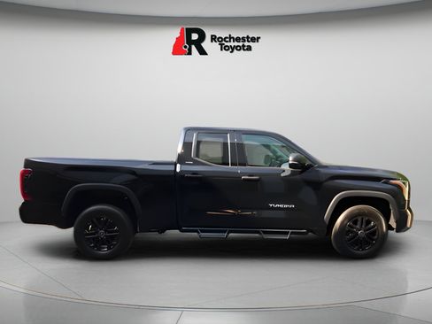 Used 2022 Toyota Tundra SR5 w/ SR5 Convenience Package AWD/4WD image 8