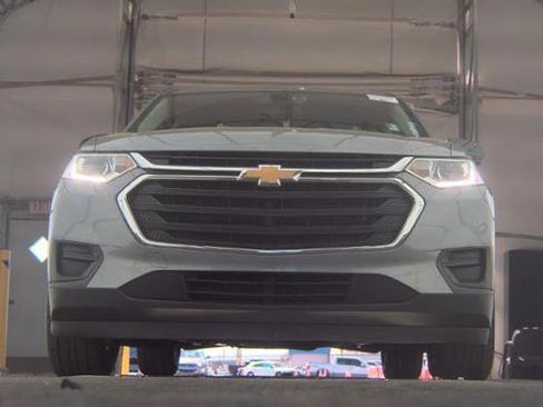 Used 2018 Chevrolet Traverse LS FWD image 4