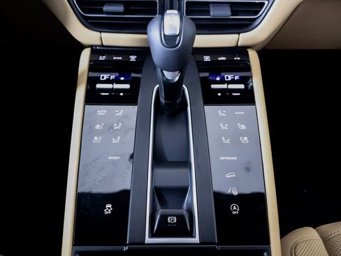 New 2026 Porsche Macan image 21