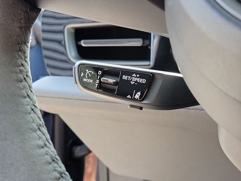 Certified 2025 Porsche Taycan AWD/4WD image 36