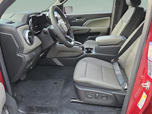 New 2026 Chevrolet Colorado ZR2 w/ Technology Package image 6