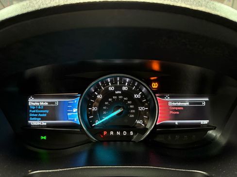 Used 2017 Ford Explorer XLT w/ Equipment Group 201A FWD image 13