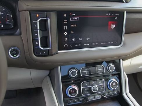 Used 2023 GMC Yukon XL Denali AWD/4WD image 29