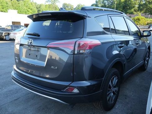 Used 2018 Toyota RAV4 XLE FWD image 12