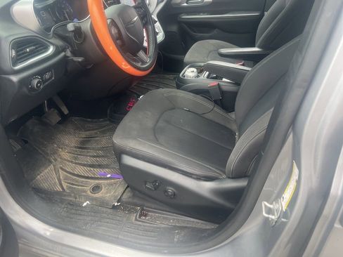 Used 2019 Chrysler Pacifica Touring Plus w/ Advanced Safetytec Group FWD image 8