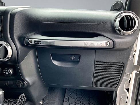 Used 2012 Jeep Wrangler Rubicon AWD/4WD image 17