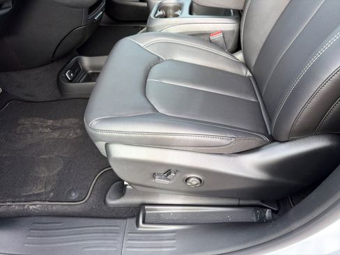 New 2026 Chrysler Pacifica Select image 12