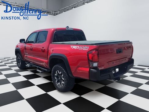 Used 2018 Toyota Tacoma TRD Off-Road AWD/4WD image 3