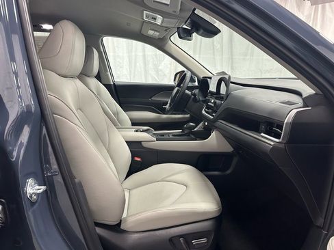 Used 2025 Toyota Grand Highlander AWD image 60