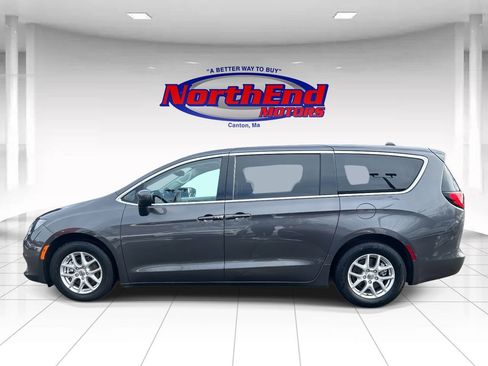 Used 2023 Chrysler Voyager LX image 7