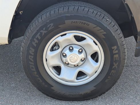 Used 2017 Toyota Tacoma SR image 9