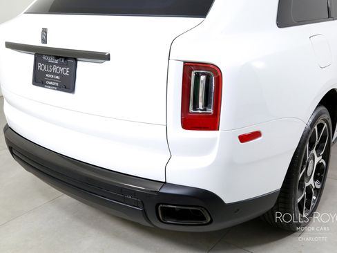 Used 2024 Rolls-Royce Cullinan Black Badge image 49