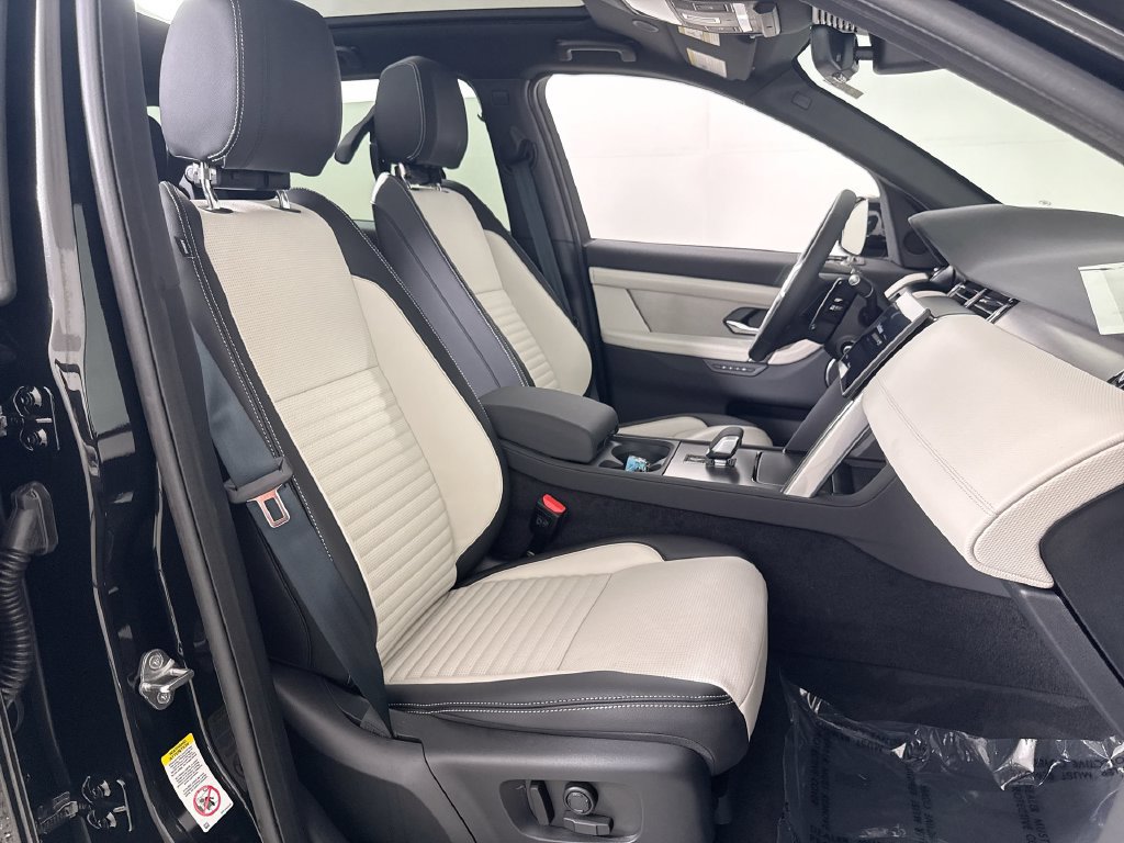 Used 2025 Land Rover Discovery Sport Dynamic SE AWD/4WD image 21