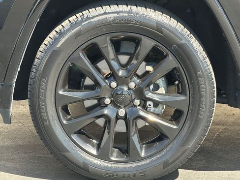Used 2020 Jeep Grand Cherokee Altitude AWD/4WD image 31