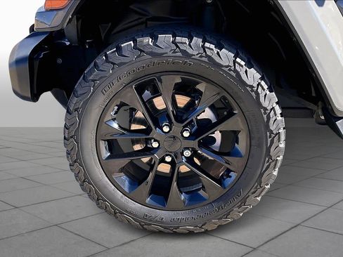 Used 2021 Jeep Wrangler Unlimited Sahara w/ Safety Group image 10