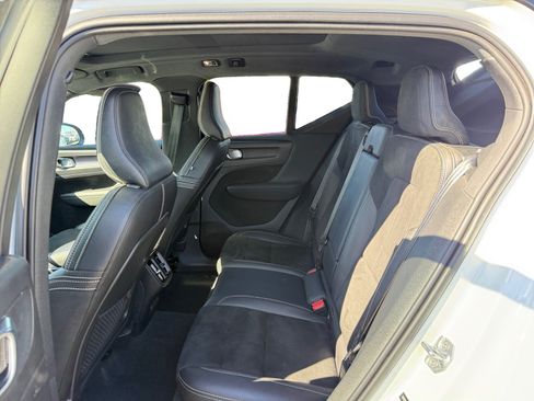 Used 2021 Volvo XC40 T5 R-Design w/ Climate Package AWD/4WD image 16