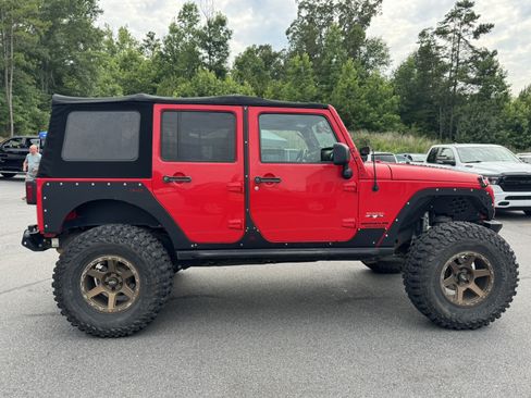 Used 2016 Jeep Wrangler Unlimited Sahara w/ Connectivity Group AWD/4WD image 4
