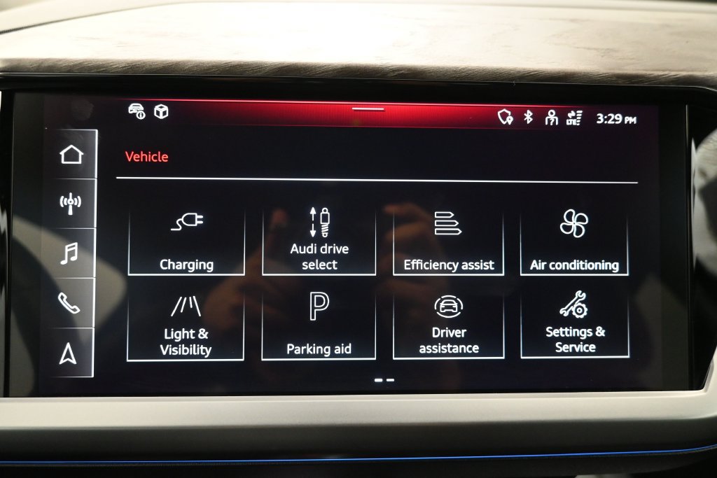 Used 2024 Audi Q4 e-tron Prestige AWD/4WD image 15