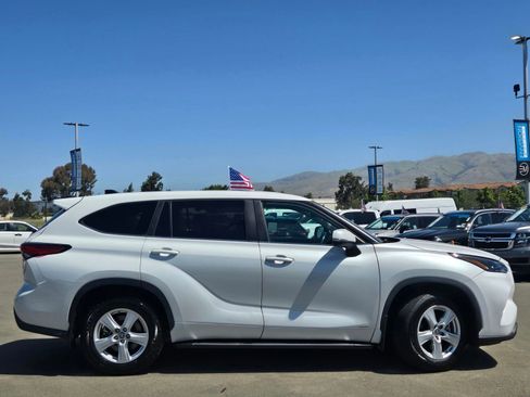 Used 2023 Toyota Highlander LE AWD/4WD image 8