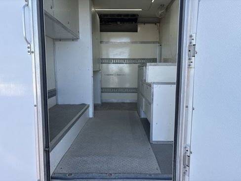 Used 2020 Chevrolet Express 3500 w/ Driver Convenience Package RWD image 19