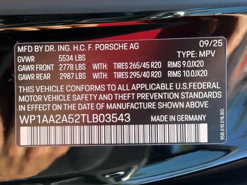 Used 2026 Porsche Macan AWD/4WD image 36
