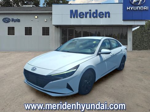 Certified 2022 Hyundai Elantra SEL w/ Preferred Accessory Package FWD image 1