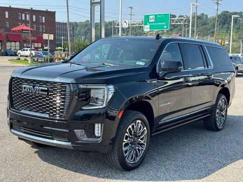 Used 2023 GMC Yukon XL Denali Ultimate AWD/4WD image 2