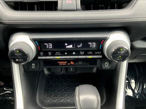 Used 2021 Toyota RAV4 XLE FWD image 37