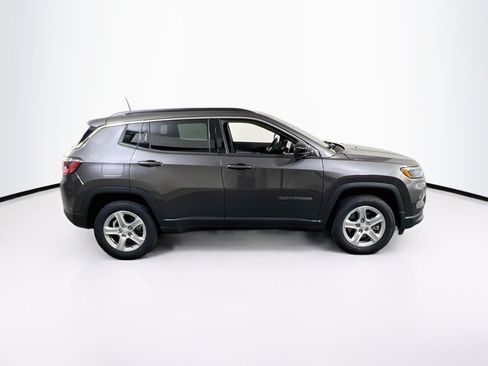 Used 2023 Jeep Compass Latitude w/ Convenience Group AWD/4WD image 4