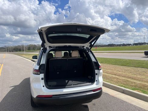 New 2026 Jeep Grand Cherokee L Limited w/ Limited Altitude Package image 4