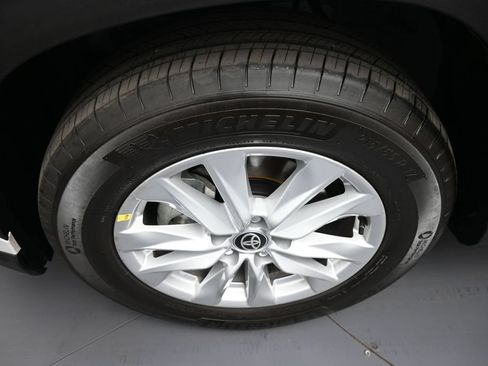 Certified 2024 Toyota Corolla Cross LE AWD/4WD image 14