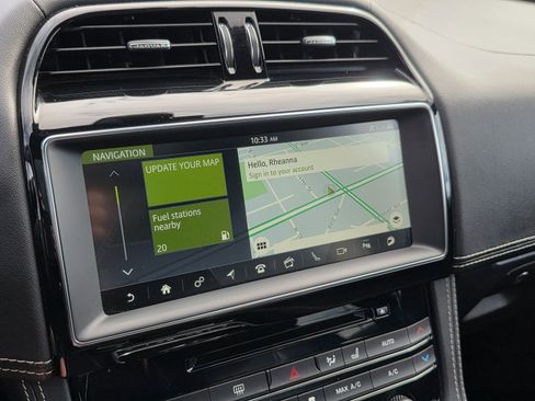 Used 2019 Jaguar F-PACE S image 36