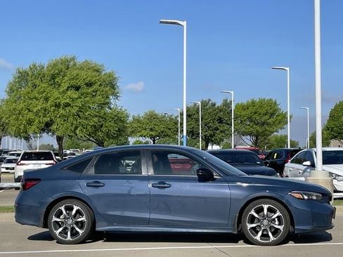 Used 2025 Honda Civic Sport Touring image 3