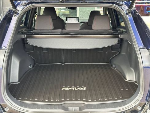 Used 2021 Toyota RAV4 SE w/ Weather & Moonroof Package AWD/4WD image 31
