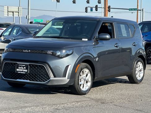 Used 2024 Kia Soul LX w/ Option Group 015 FWD image 9