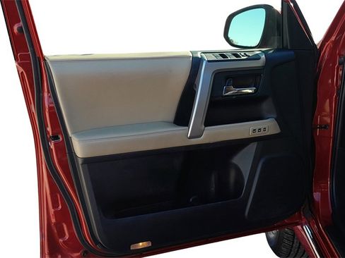 Used 2014 Toyota 4Runner Limited image 15