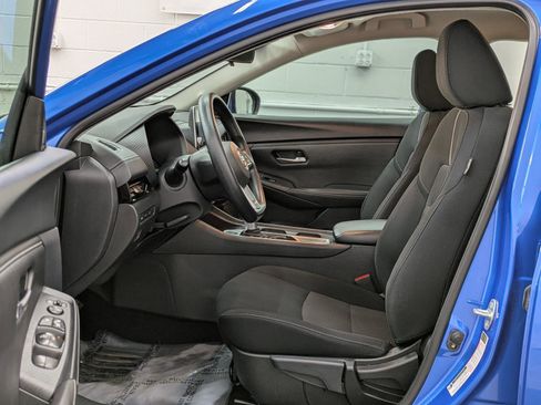 Used 2023 Nissan Sentra SV image 3